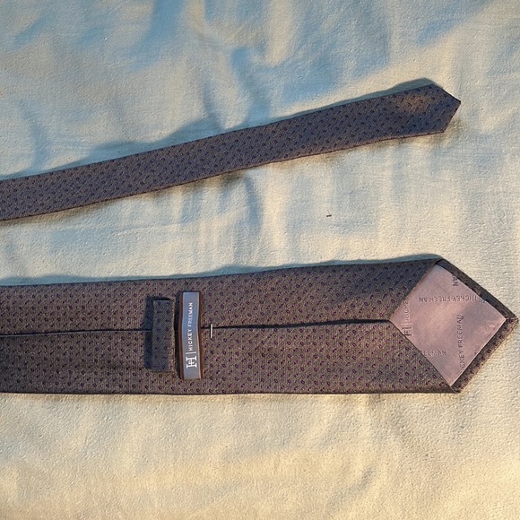 This is a really nice hickey freeman tie - Picture 2 of 4